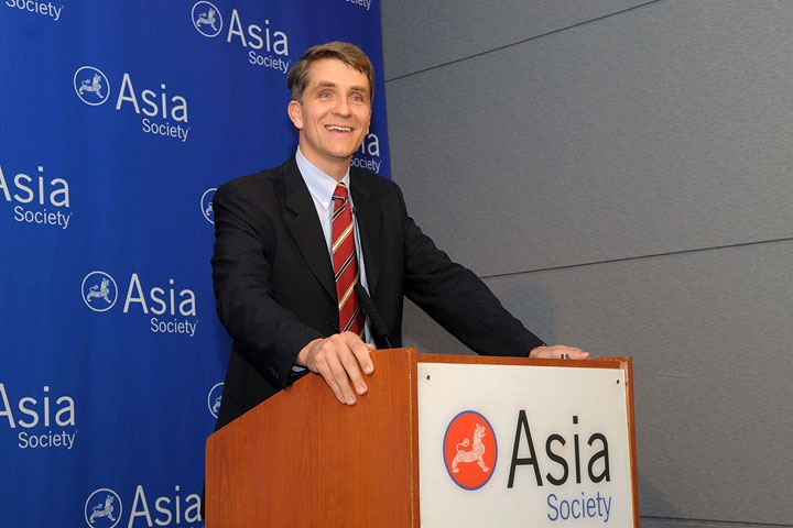 Keith Bradsher, winner of the 2010 Osborn Elliott Prize, speaking at the Asia Society in New York on June 1, 2010. (Elsa Ruiz/Asia Society)