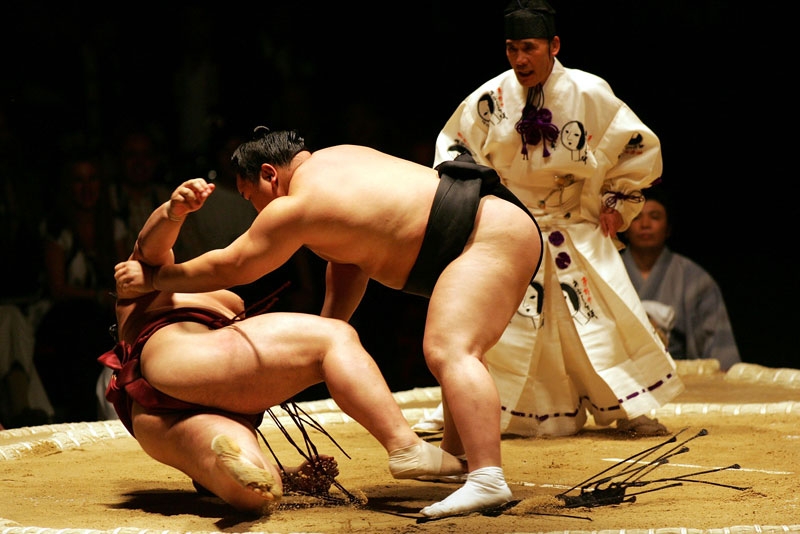 Sumo champ Asashoryu defeats Kisenosato with an under-arm throw or 'shitatenage' to win the 2008 Grand Sumo Tournament in Los Angeles on June 8, 2008 in Los Angeles, California. (Victor Decolongon/Getty Images)