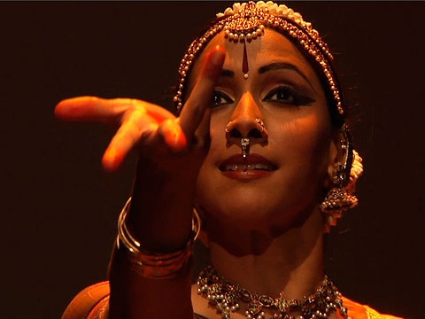 Highlight clips and behind-the-scenes commentary from the performers at the 2010 Erasing Borders festival of Indian dance. (4 min., 21 sec.) 