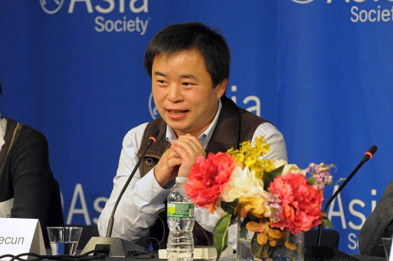 Chinese author Murong Xuecun speaks during the Chindia Dialogues at Asia Society in New York on Sunday, November 6, 2011. (Elsa Ruiz)