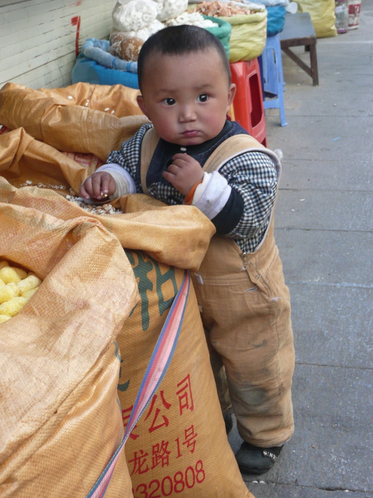 Child in the market in Lhasa. (Jessica Kehayes)