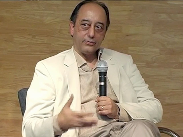 Ajay Chhibber and Bittu Sahgal discuss the impact of melting Himalayan glaciers and other manifestations of climate change in Mumbai on Feb. 20, 2012. (4 min., 46 sec.)