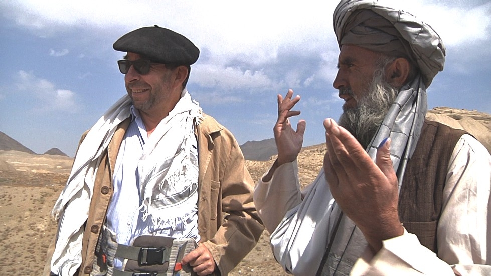 French specialist Philippe Marquis, Director at DAFA, the French archaeology delegation in Afghanistan, talking with the leader of the local workers at the Mes Aynak archaeology site. (Brent Huffman)