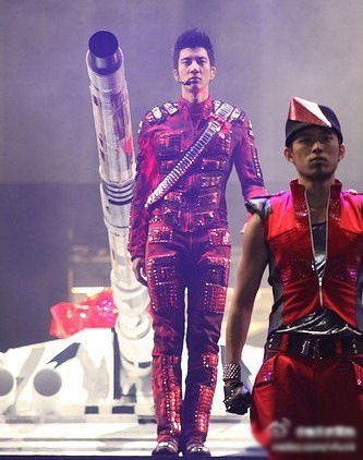 Taiwanese pop singer and actor Leehom Wang on stage during his Chengdu concert on June 2, singing Hou Dejian's old song "Descendants of the Dragon" with soldiers and tanks in the background.