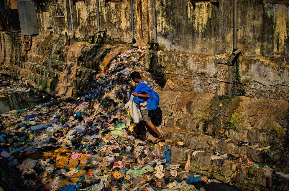 Mumbai produces 6500 tons of garbage per day. (Jonathan Raa)