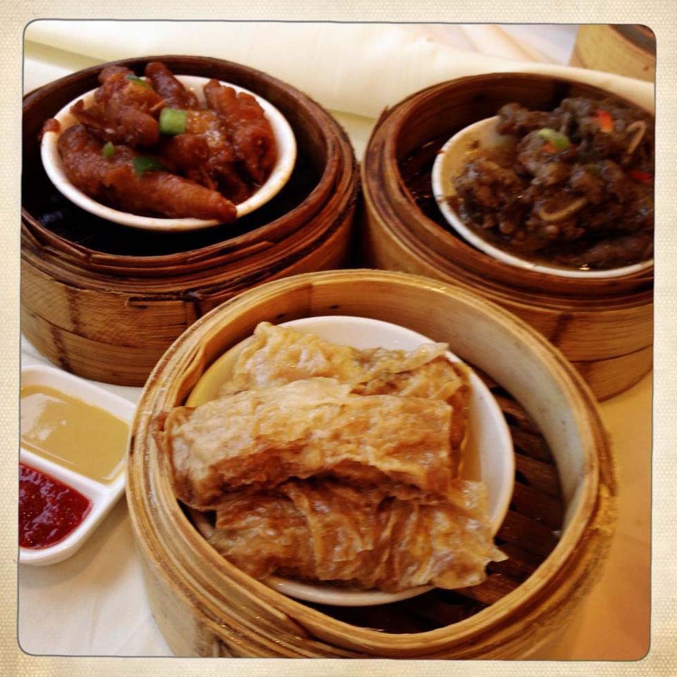 A selection of chicken feet, short ribs and tofu skins stuffed with meat served in bamboo steamers. (Gigi Nguyen)