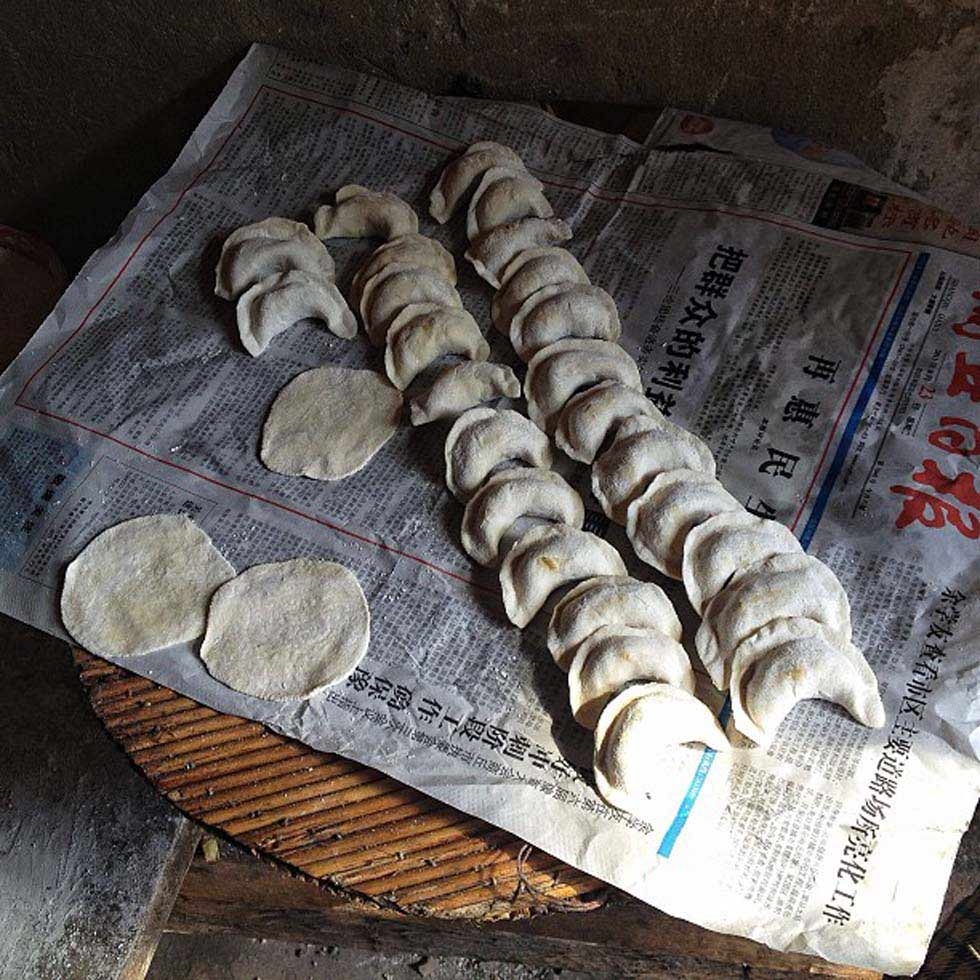 24. "Dumplings on top of the local newspaper." (helene_fr)