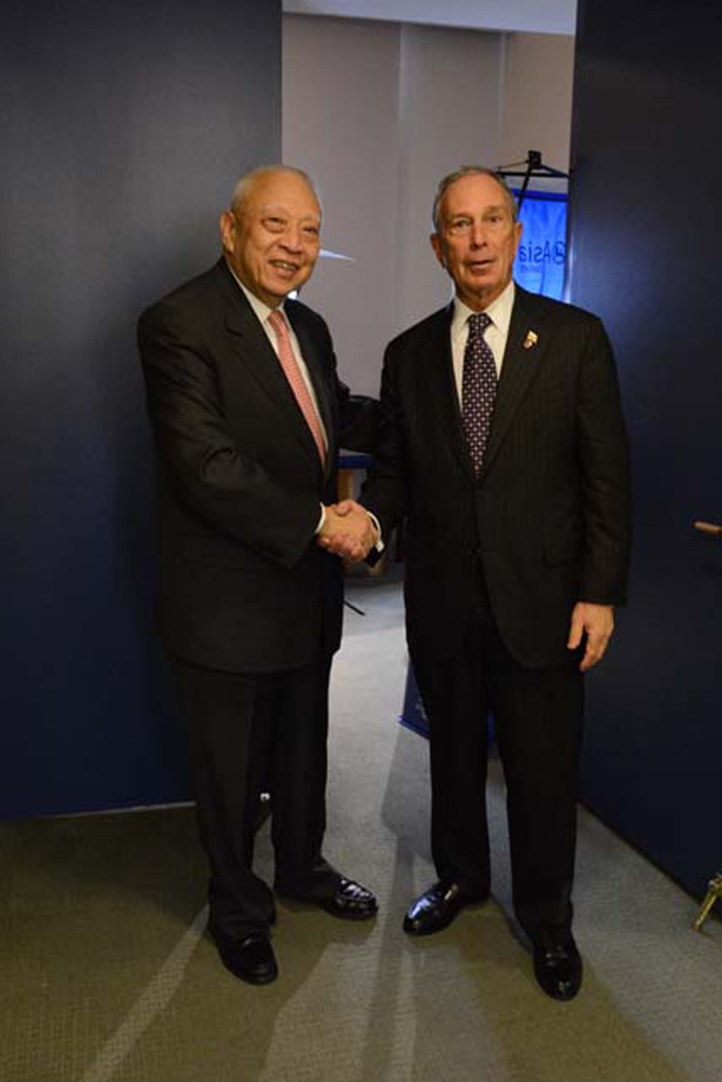 C.H. Tung and Mayor Michael Bloomberg at Asia Society New York on May 21, 2013. (Kenji Takigami)