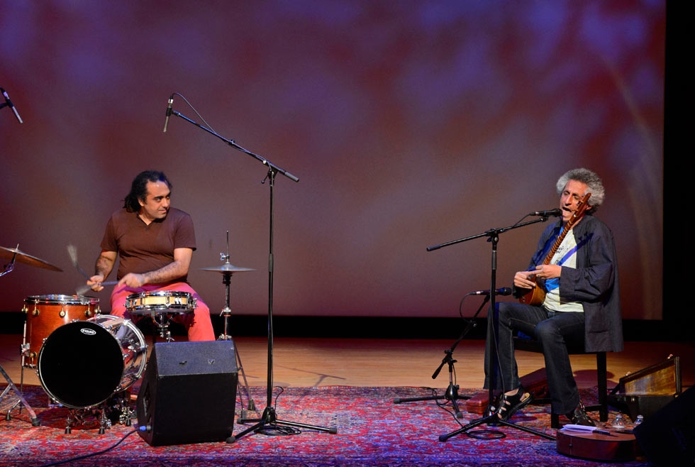 Mohsen Namjoo is accompanied by his drummer, Yahya Alkhansa. (Elsa Ruiz/Asia Society) 