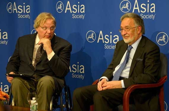 NPR host John Hockenberry and Afghanistan Foreign Minister Dr. Zalmai Rassoul at Asia Society New York on September 24, 2013. (Elsa Ruiz/Asia Society)