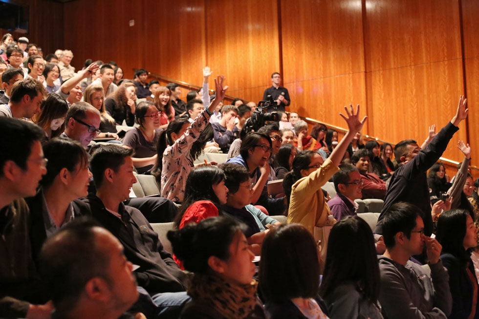 Following the initial discussion, Jia took questions from a full-house audience at Asia Society New York. (Xie Huafeng)