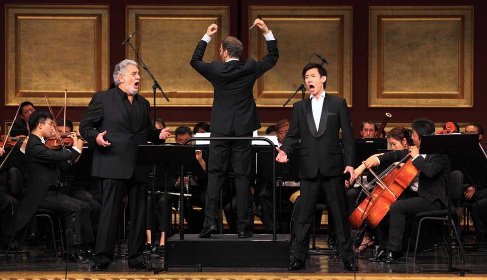 Baritone Yunpeng Wang (R), shown here onstage with Placido Domingo (L), is a member of the Metropolitan Opera's Lindemann Young Artist Development program. (Courtesy the artist)