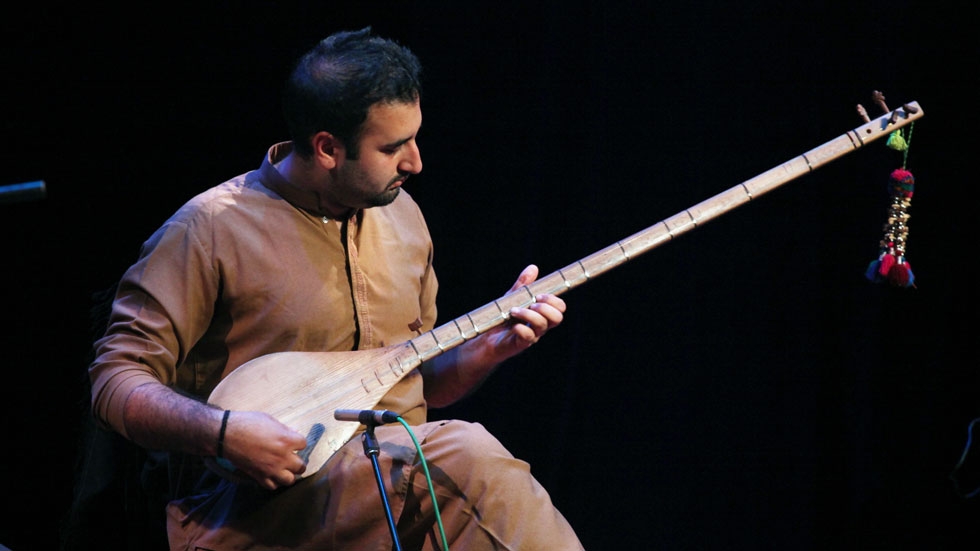 Farhan Bogra switched to Pashtoon sitar for a handful of numbers in the middle of Khumariyaan's Oct. 12 concert. (Ellen Wallop/Asia Society)