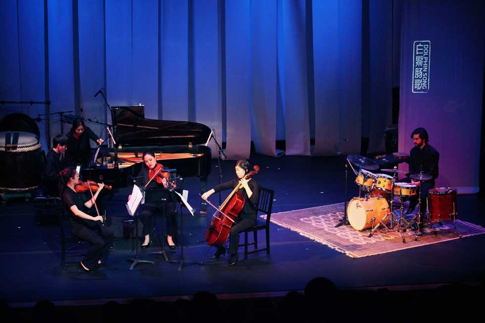 Audrey Chen (cello); Jocelin Pan (viola); Emma Powell (violin); Thomas Reeves (piano); and Andrew Funcheon (percussion) performing Sam Wu's "dolphin songs" at Asia Society New York on Jan. 13, 2015. (Ellen Wallop/Asia Society)