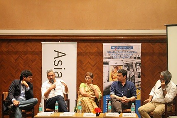 [L to R] Anant Goenka, Dylan Gray, Namita Vikas, Santosh Desai, and Sidharth Bhatia