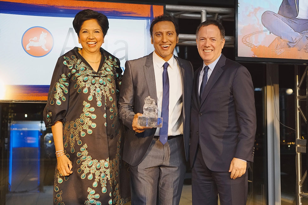 Asia Society trustees Indra Nooyi (L) and Nicolas Rohatyn (R) present Aasif Mandvi (C) with his Asia Game Changer award on October 13, 2015. (Jamie Watts/Asia Society)
