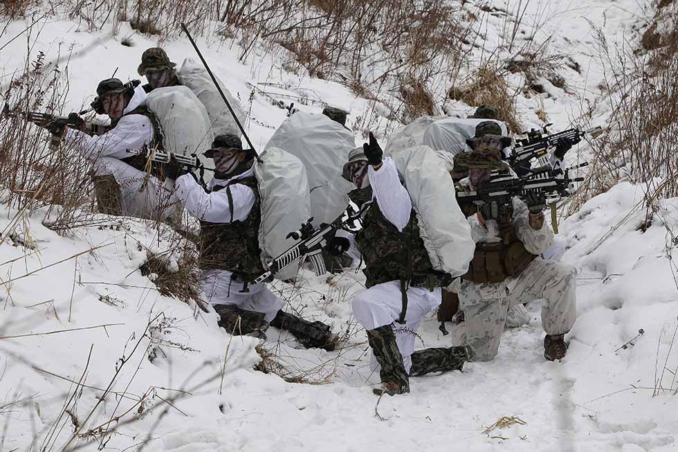 U.S. Marines from 3rd Marine Expeditionary force deployed from Okinawa, Japan, participate in a winter military training exercise with South Korean soldiers on January 28, 2016 in Pyeongchang, South Korea. (Chung Sung-Jun/Getty)