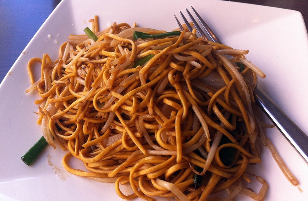 Chow mein. (Bob Walker/Flickr)
