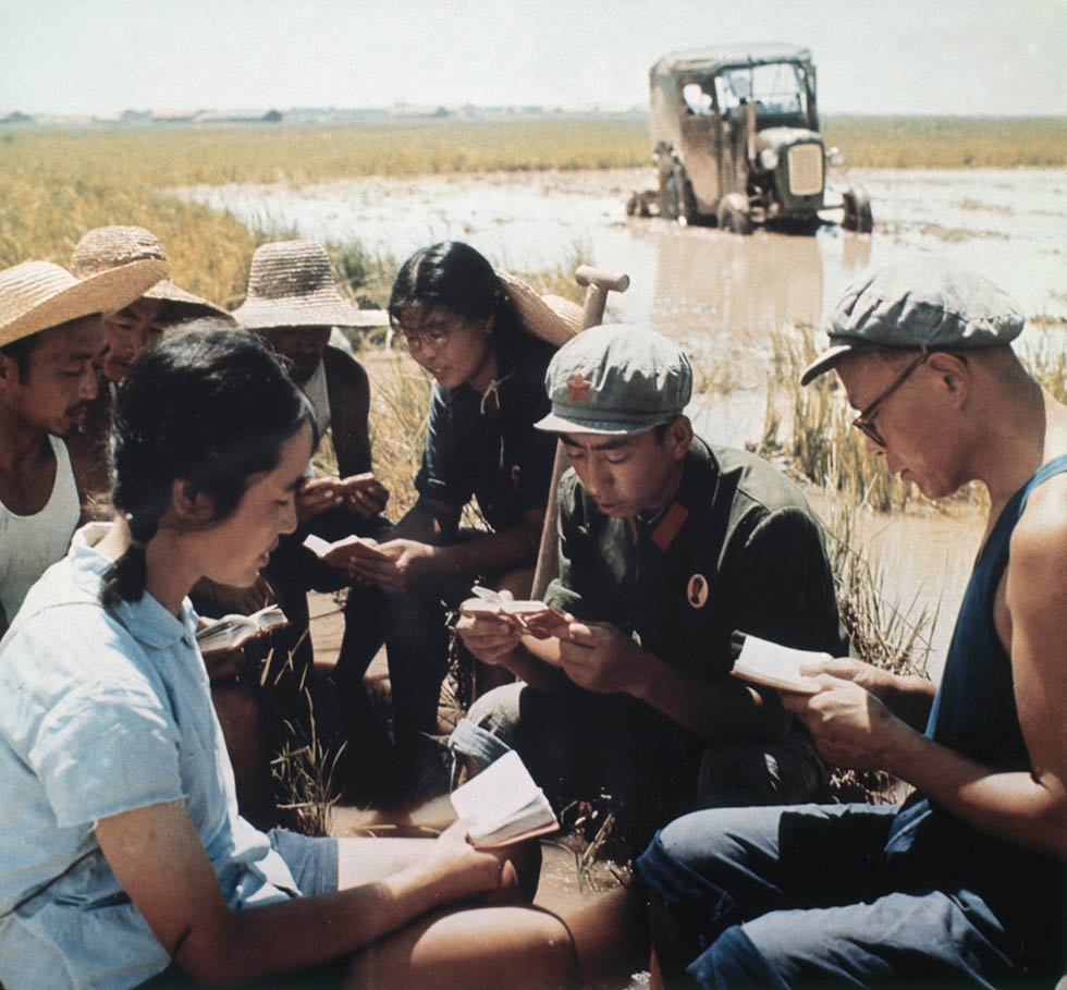 Chinese peasants study copies of Mao Zedong's "Little Red Book" in 1971. (AFP/Getty Images)
