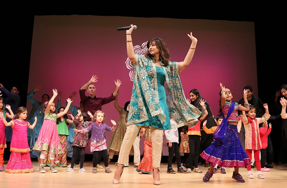 Bollywood choreographer Pooja Narang gets kids and adults moving at Asia Society New York on October 15, 2016. (Ellen Wallop/Asia Society)