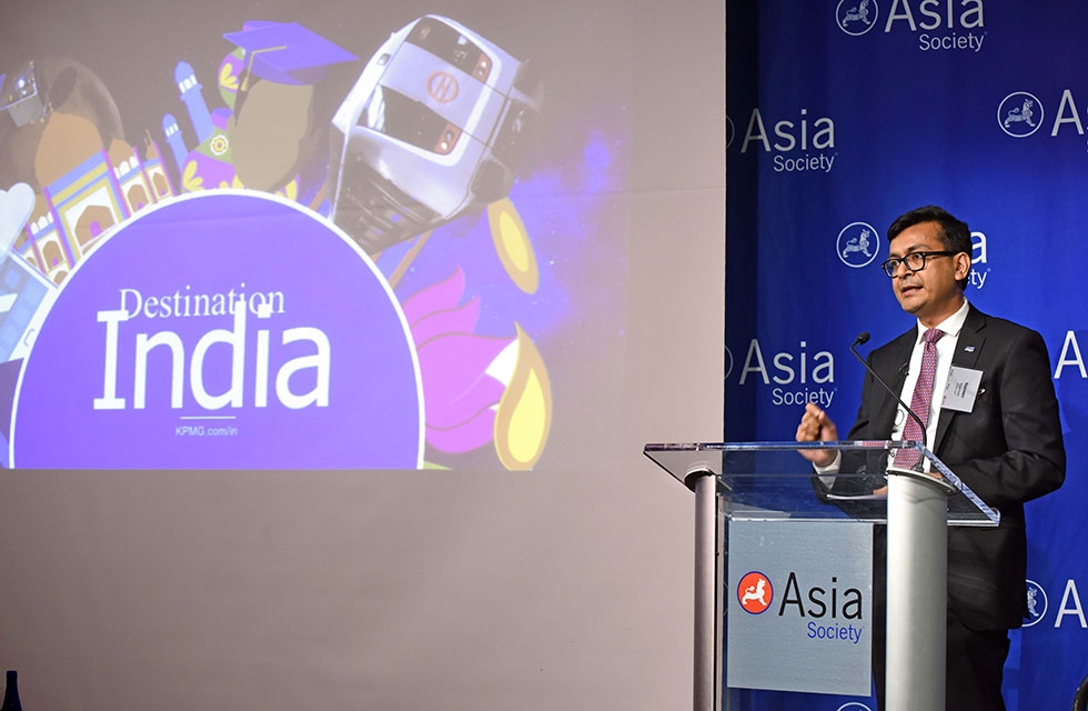 Naveen Aggarwal, head of India-U.S. corridor at KPMG India makes a presentation during a special conversation on the outlook of India as an investment destination on February 7, 2016 at Asia Society New York. (Elsa Ruiz/Asia Society)