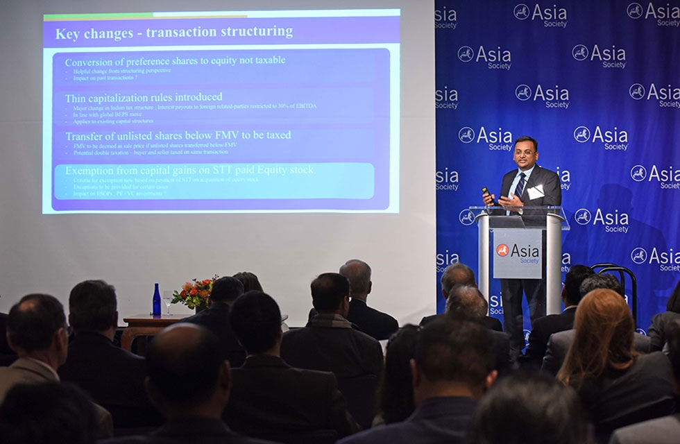 Himanshu Mandavia, a tax partner at KPMG India, makes a presentation during a special conversation on the outlook of India as an investment destination on February 7, 2016 at Asia Society New York. (Elsa Ruiz/Asia Society)