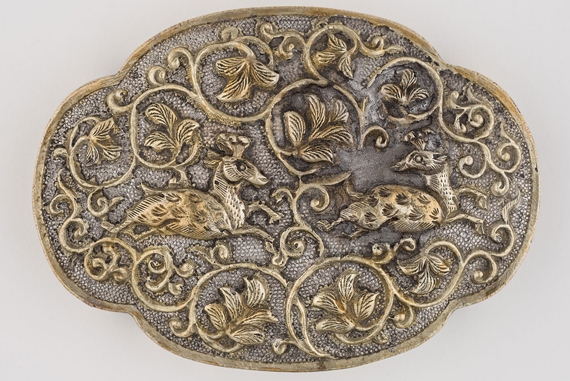 Four-lobed oval box with deer and lion decoration. China. Tang dynasty, ca. 825–50. Silver, parcel-gilt. H. 1 x W. 3 1/2 x D. 2 1/2 in. (2.5 x 8.9 x 6.4 cm). Asian Civilisations Museum, Singapore, 2005.1.00865 1/2 to 2/2. Photography by Asian Civilisations Museum, Tang Shipwreck Collection