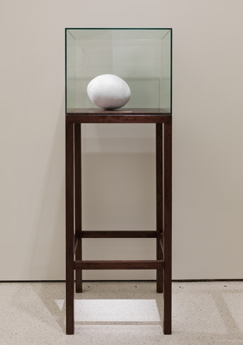 1:14.9, 2011–12. Polyester thread, wood, glass, and brass, A.P. 1/2, edition of 3, 64 3/16 × 22 × 20 inches (163 × 55.9 × 50.8 cm). Solomon R. Guggenheim Museum, New York, Guggenheim UBS MAP Purchase Fund, 2012, 2012.148. © Shilpa Gupta. Installation view: No Country: Contemporary Art for South and Southeast Asia, Solomon R. Guggenheim Museum, New York, February 22–May 22, 2013. Photo: Kristopher McKay