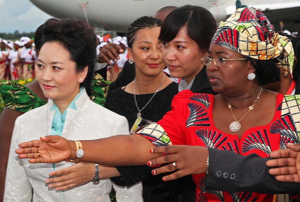 Peng Liyuan (L), wife of Chinese President Xi Jinping, and Tanzanian First Lady Salma Kikwete (R) stand at Julius Nyerere International airport in Dar Es Salaam on March 24, 2013. (John Lukuwi/AFP/Getty Images)