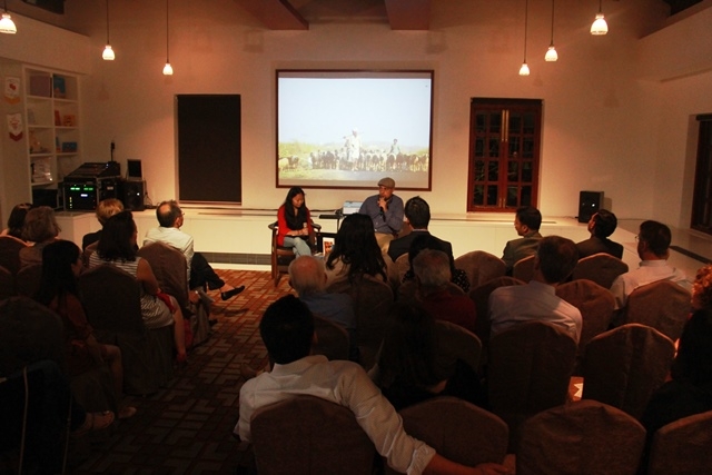 Author Hong Mei and photographer Tom Carter shared their travelling experiences at Asia Society Hong Kong Center on October 28, 2014.