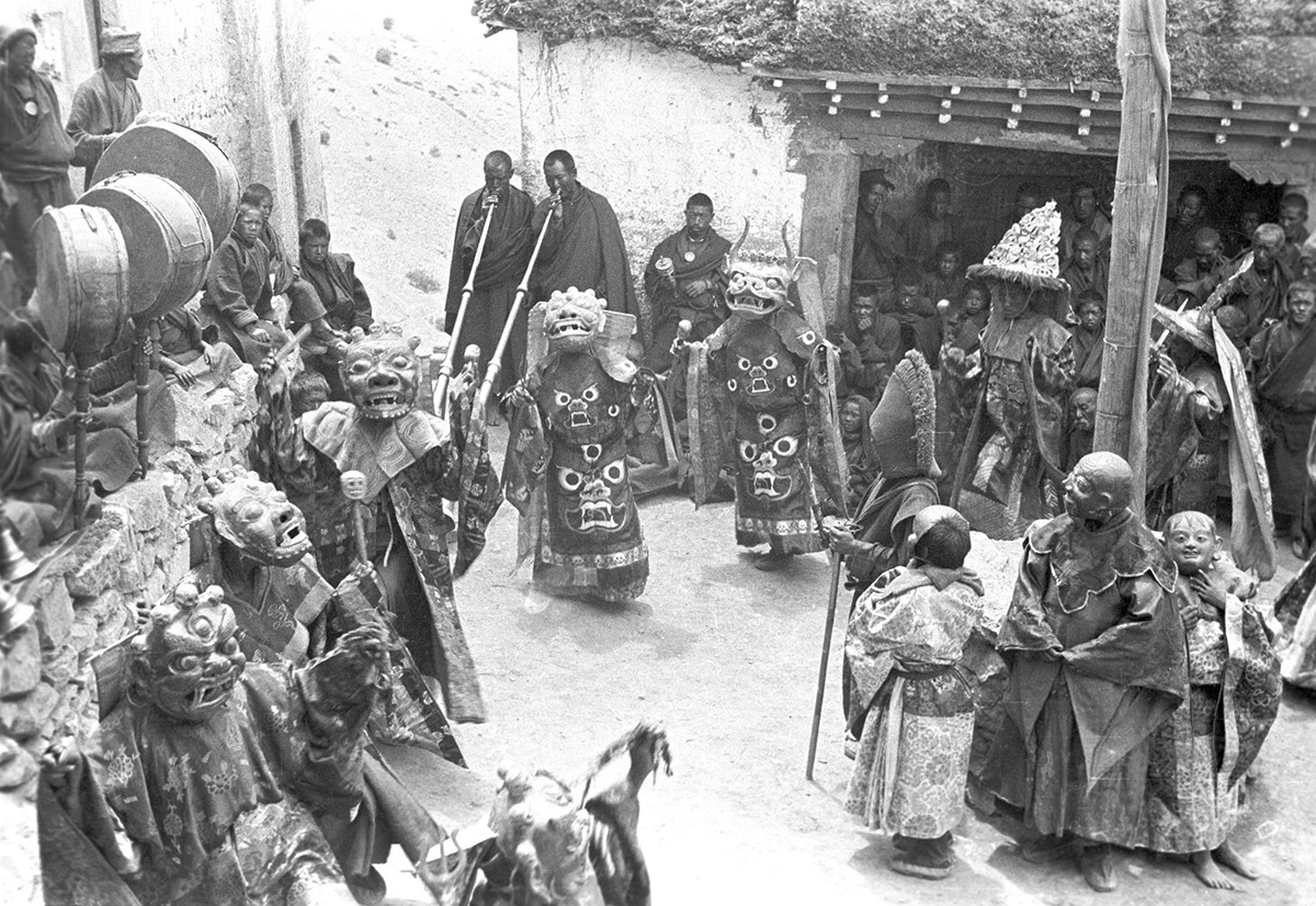 Monastic dance at Kyi, Spiti, India. (Eugenio Ghersi, 1933; Neg. dep. 6079/6. Courtesy of Istituto Italiano per l'Africa e l'Oriente (Is.I.A.O.) in l.c.a. and Ministero Degli Affari Esteri e della Cooperazione Internazionale)