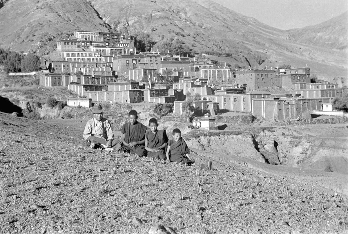 Ngor Monastery, Tsang, Tibet. (Felice Boffa Ballaran, 1939; Neg. dep. 6105/08. Courtesy of the Museum of Civilisation-Museum of Oriental Art "Giuseppe Tucci," Rome.)