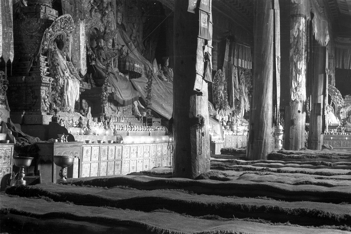 Interior of the main assembly hall ('du khang) at Sakya Monastery, Tsang, Tibet. (Felice Boffa Ballaran, 1939; Neg. dep. 6125/11. Courtesy of Istituto Italiano per l'Africa e l'Oriente (Is.I.A.O.) in l.c.a. and Ministero Degli Affari Esteri e della Cooperazione Internazionale.)