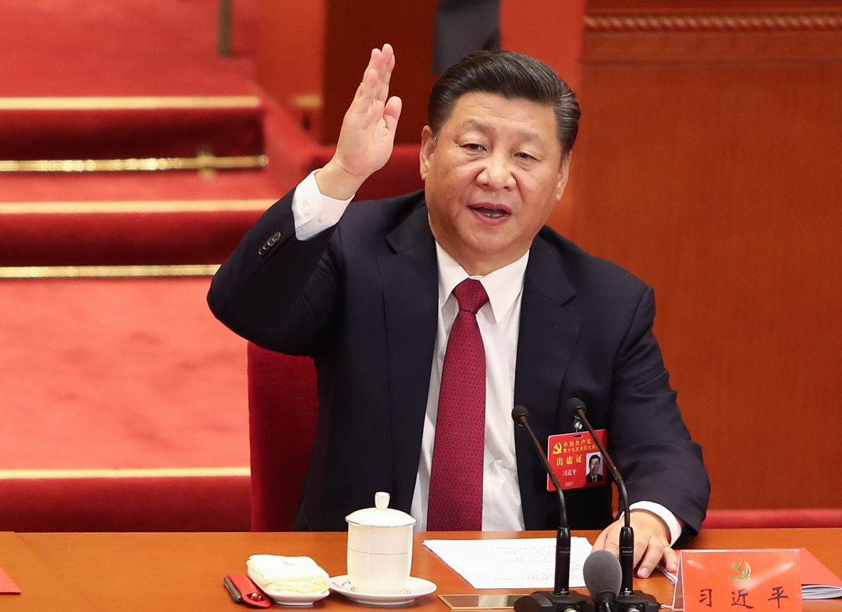 Chinese President Xi Jinping votes at the closing of the 19th Communist Party Congress