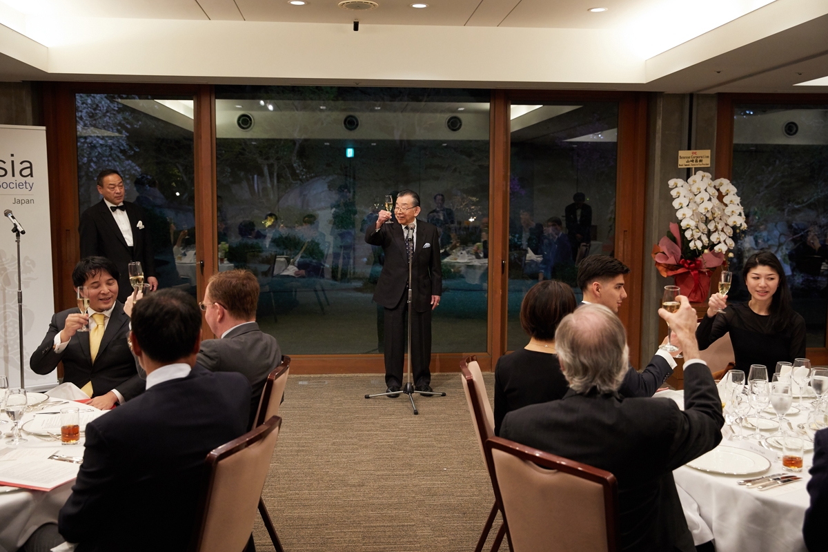 Toyoo Gyohten speaks at the launch of Asia Society Japan