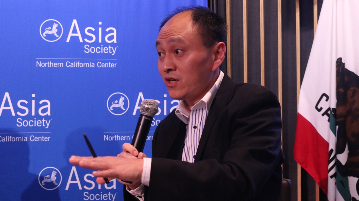 Hongbin Li responding to the panelists. (Kevin Kunze/Asia Society)