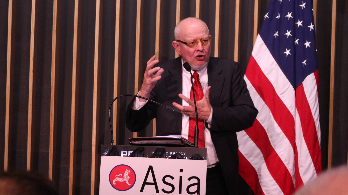 Chairman of Asia Society Northern California Ken Wilcox closing the program. (Kevin Kunze/Asia Society)