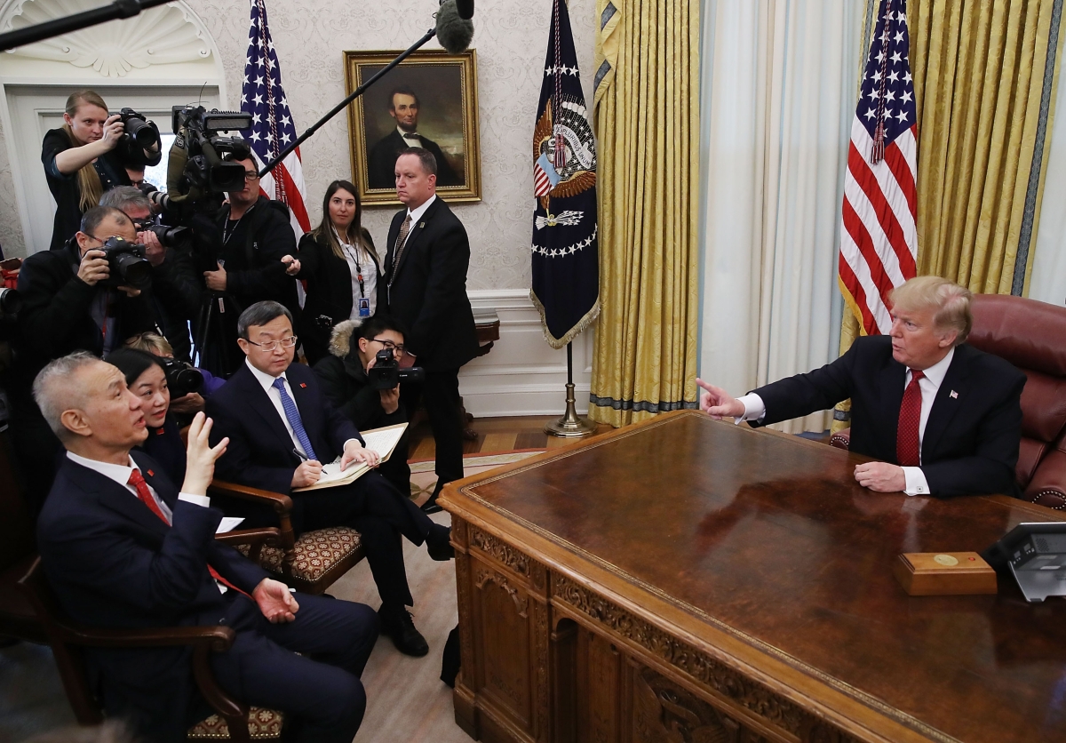 Liu He meets with Donald Trump in the Oval Office