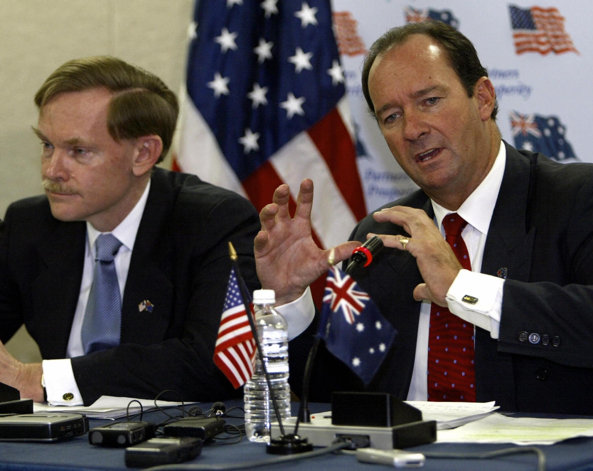 Robert Zoellick and Mark Vaile at a 2004 press conference
