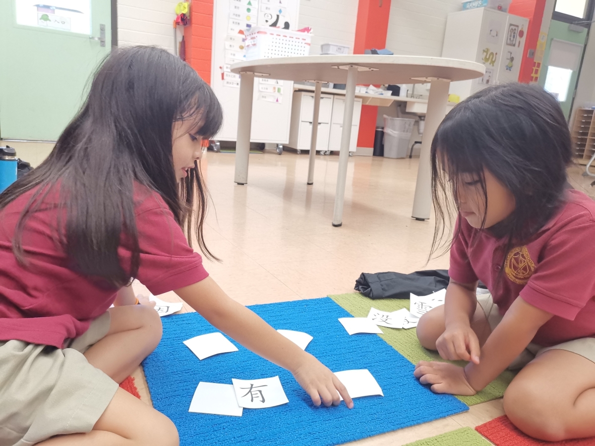 First-graders playing the Chinese characters matching game