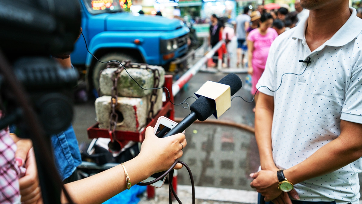 Journalist on Vietnamese street - Hanoi Photgraphy - AdobeStock
