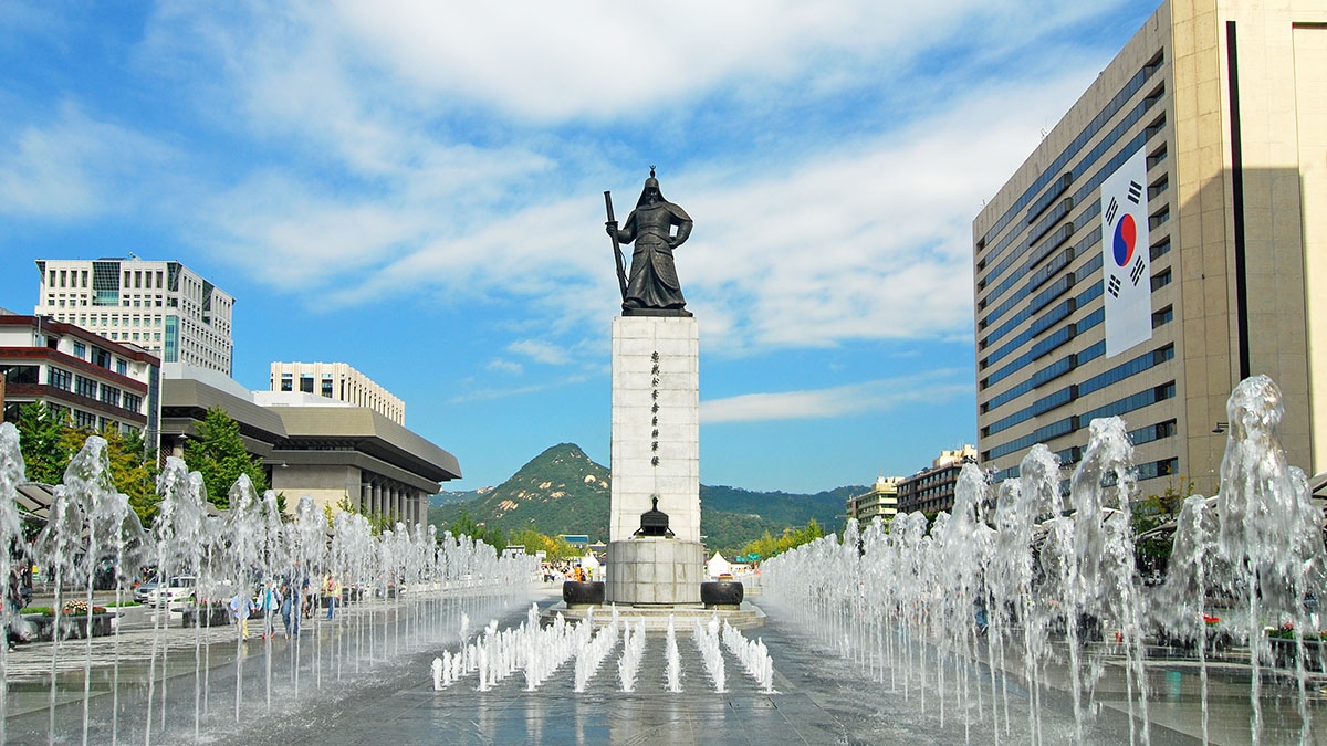 Wongi Choe - Gwanghwamun Square Fountain - Johnathan12 - shutterstock