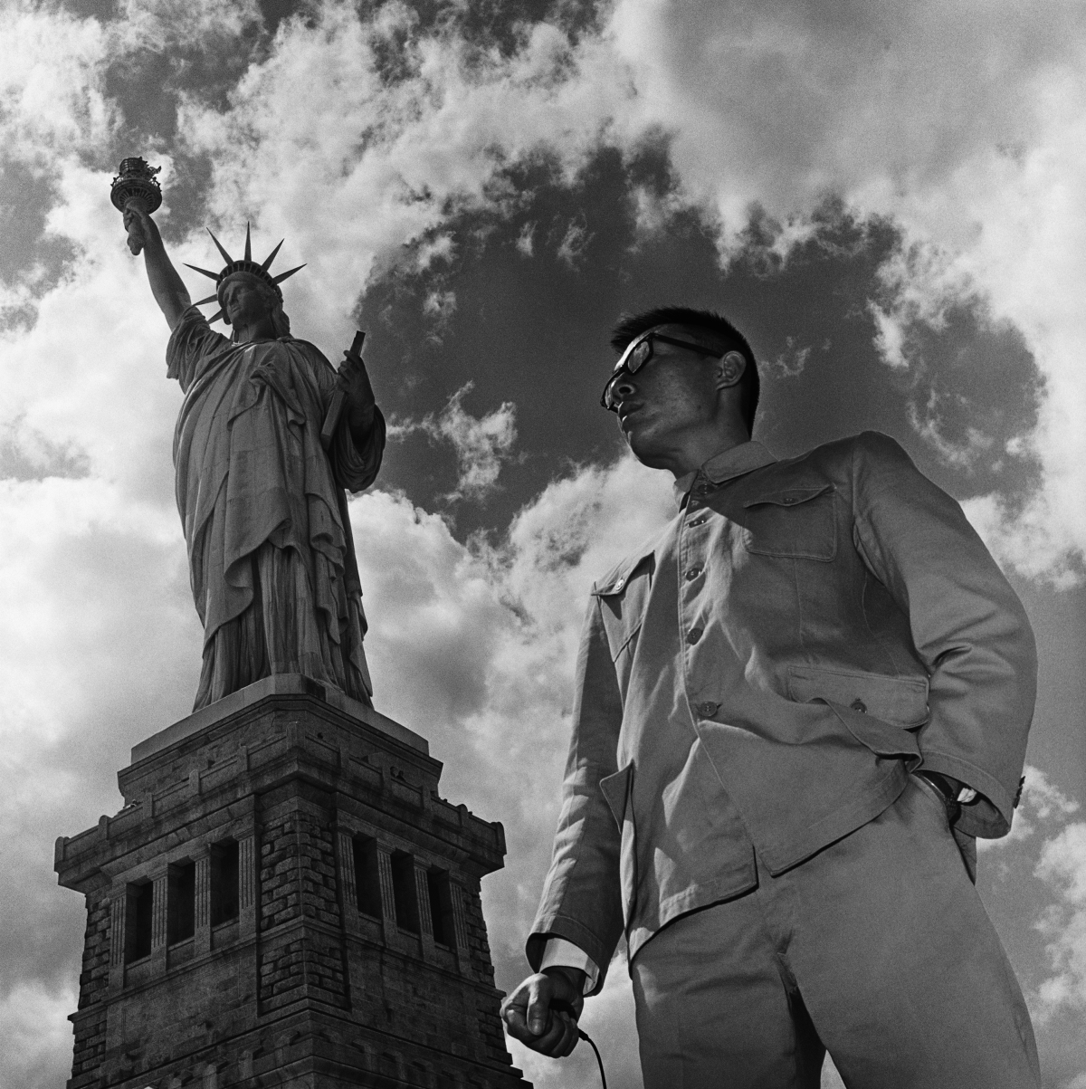 Tseng Kwong Chi - New York, New York 1979 (Statue of Liberty)