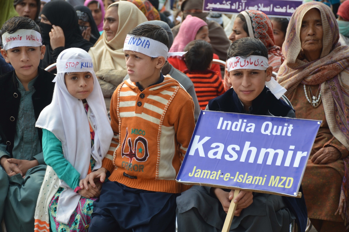 Protesting children in Kashmir
