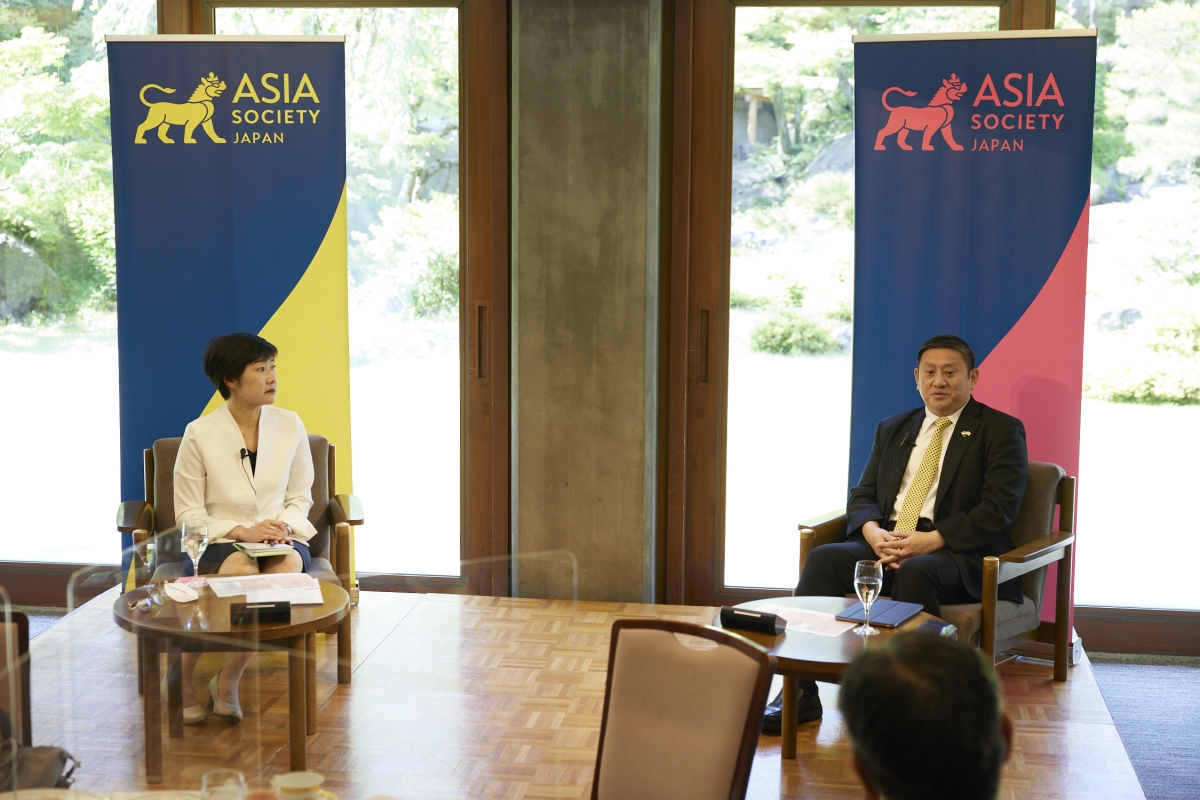 H.E. Mr. Peter Tan engaging with the audience