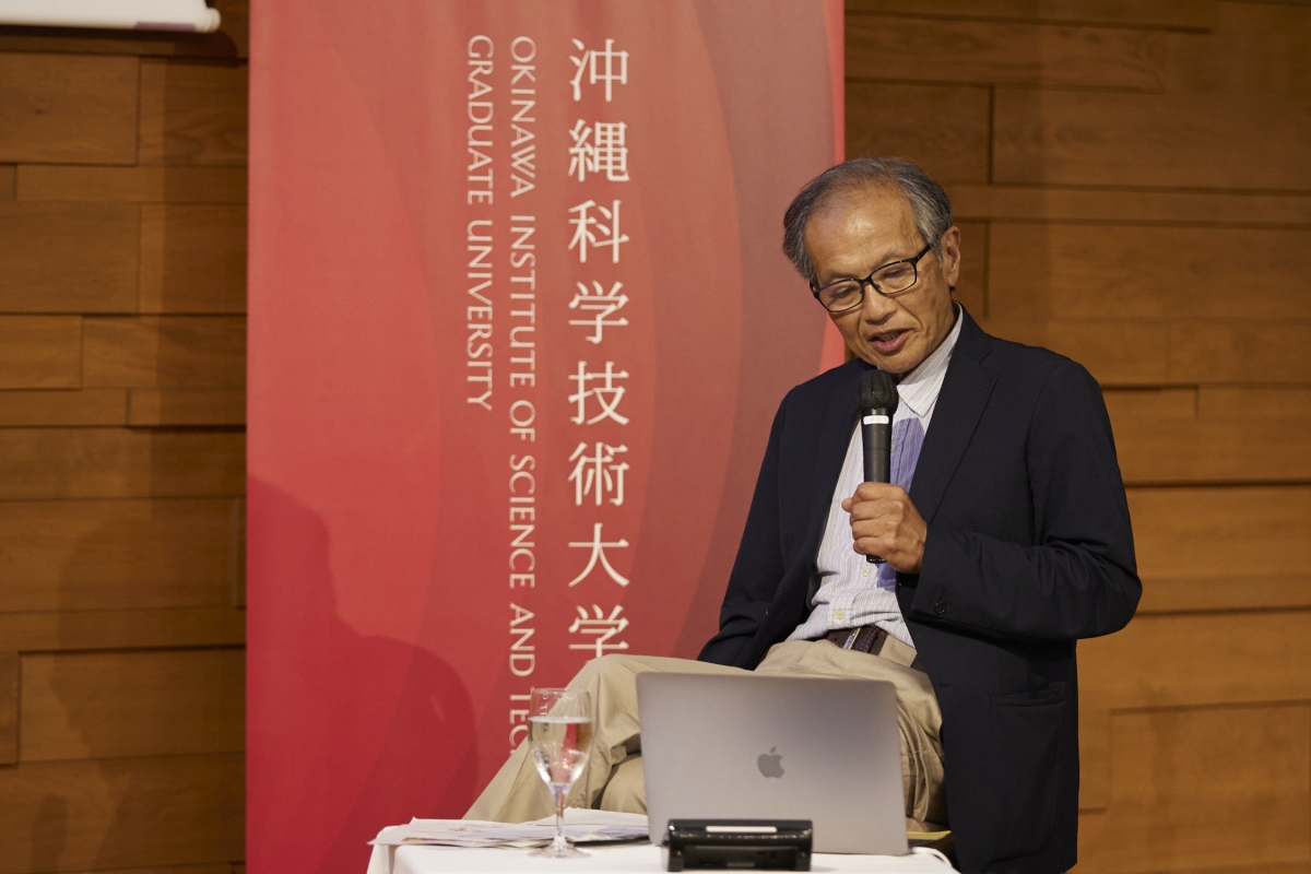 Jun Arima giving his presentation