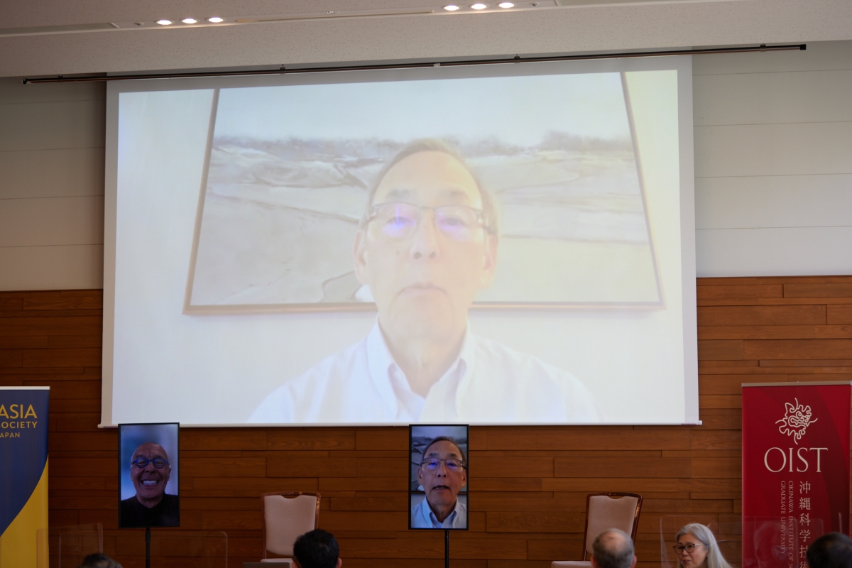 Dr. Steven Chu on screen giving his presentation