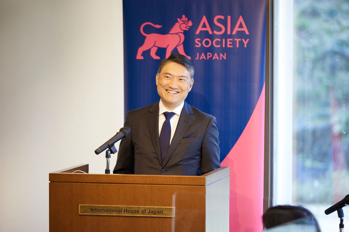 Yoshihisa Kawamura, arts committee member at Asia Society Japan, giving opening remark