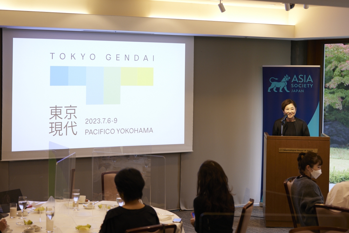 Executive director of Asia Society Japan, Sawako Hidaka, giving an introduction