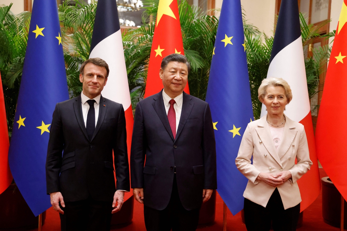 China's President Xi Jinping (C), his French counterpart Emmanuel Macron (L) and European Commission President Ursula von de Leyen meet in Beijing on April 6, 2023. 
